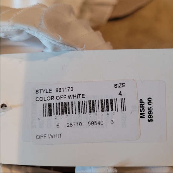 Flattering wedding gown by Theia - Picture 12 of 12